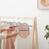 SONGMICS Sæt med 30 bøjler, skridsikre plastik bøjler, lysegrå og mørkegrå - Billede 6