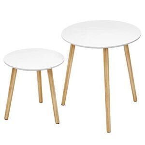 Skandinavisk minimalistisk sofabord med hvide overflader og fyrretræben.