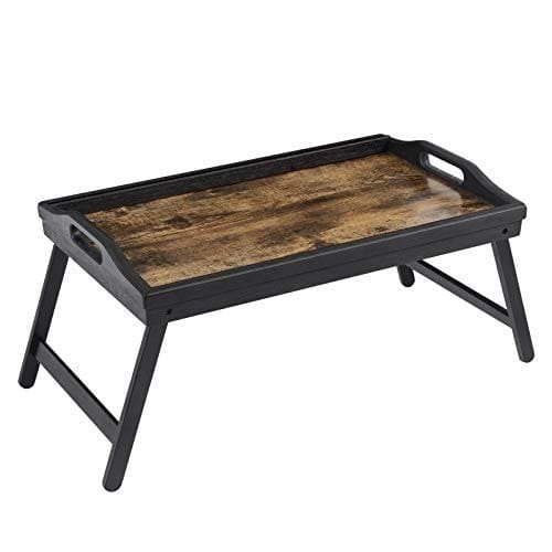 Songmics Bed Tray Bord med bambusfoldningsben, morgenmadsbakke til sofa, seng, servering af snackbakke med rille til telefon tablet, bærbar skrivebord, rustik brun LLD106B01 1 Træbakkebord med sort ramme og rustikt træbord til sofa eller seng.
