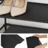 Sort skostativ til skoopbevaring med 10 lag og pladsbesparende design.