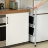 Songmics GSL12WT foldet trinstige med 2 trin, foldesektion, sikkerhedslåsemekanisme, let at opbevare, belastningskapacitet 150 kg, Tüv Rheinland-testet til EN14183 - Billede 4