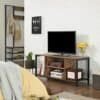 Moderne TV-stand i rustik brun og sort til stue eller underholdningsrum.