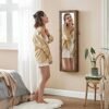 Songmics Jewellery Cabinet Armoire, låsbar vægmonteret opbevaringsarrangørenhed til halskædeørering, med spejl og forskellige rum, rustik brun JJC93CB - Billede 2
