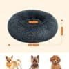 Blød hundeseng i donutform til små kæledyr op til 11 kg.