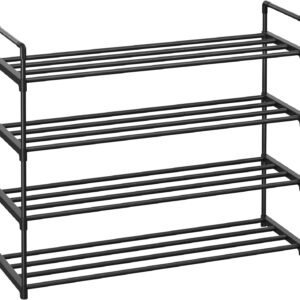 Sort metal skostativ med 4 hylder til skoopbevaring.