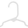 SONGMICS 30 Pack Plastic Nursery Hangers, Baby/Kids Hangers, Space Saving, With Widened Grooves and Reinforced Corners, Nice size for a baby’s wardrobe/closet/cupboard, 29.5 cm, White CRP06W-30 - Billede 5