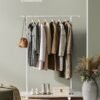 SONGMICS HSR151W01 Clothes Rack on Wheels Clothes Rail with Shelf 98.5 cm Wide Total Load 50 kg Steel Coat Rack for Bedroom Natural Beige Cloud White - Billede 2