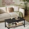 Moderne boho-stil sofabord med opbevaringshylder og sort finish.