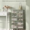 Transparent skoskab med flere rum til sko og accessories.