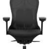 Sort ergonomisk kontorstol med justerbar nakkestøtte og armlæn.
