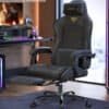 Gamingstol med justerbar ryg og komfortabel sædehynde.